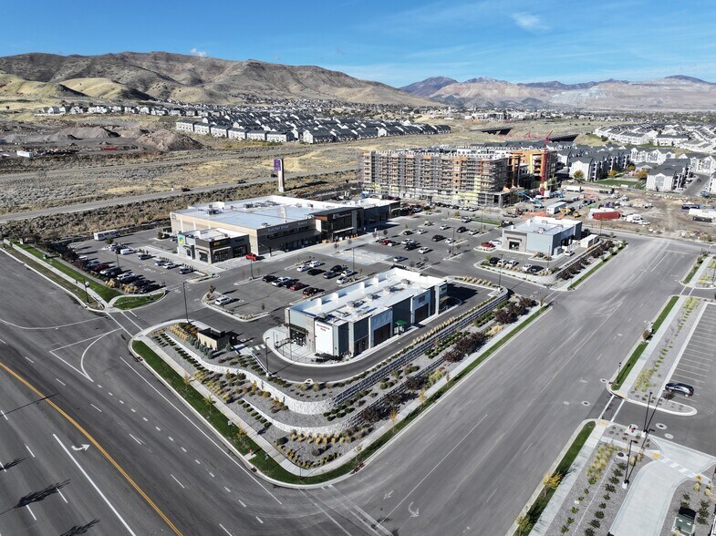 14787 S Academy Pky, Herriman, UT à louer - Photo du bâtiment - Image 2 de 9