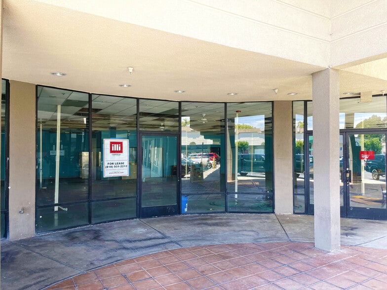 6001-6021 Pacific Blvd, Huntington Park, CA for lease - Building Photo - Image 2 of 9