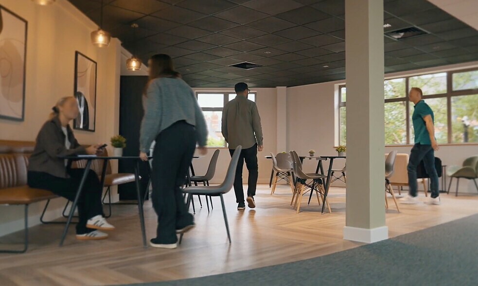 1 Cross St, Sale à louer - Photo du bâtiment - Image 2 de 15