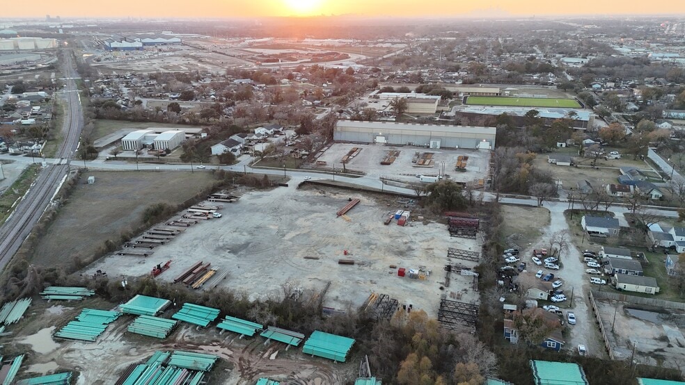 1430 Miles st, Houston, TX à louer - Photo du bâtiment - Image 2 de 5