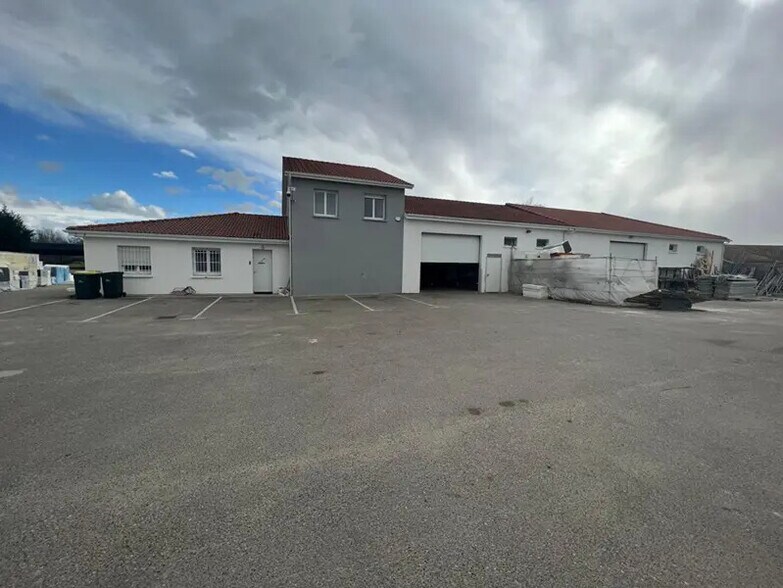 Flex in Saint-Sorlin-de-Vienne for sale - Building Photo - Image 1 of 2