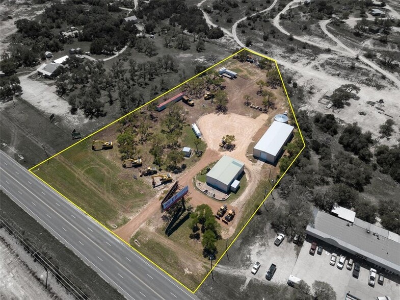 7748 E US Highway 290 portfolio of 2 properties for sale on LoopNet.ca - Building Photo - Image 3 of 28