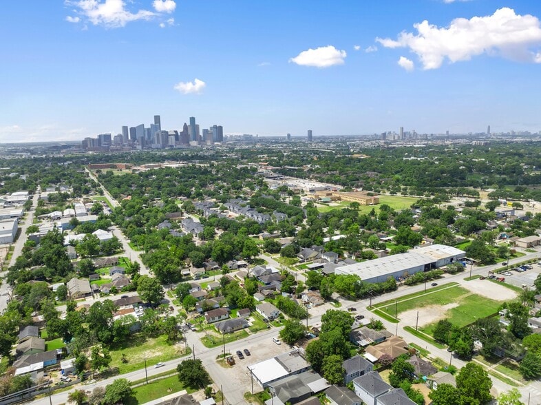 1117 Collingsworth St, Houston, TX for lease - Aerial - Image 3 of 15