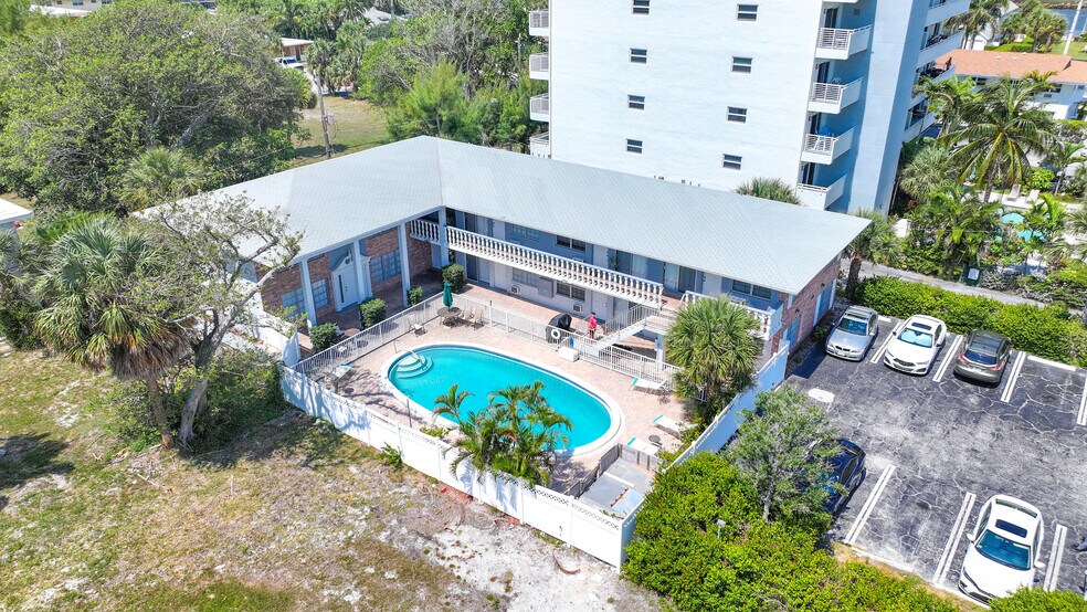3226 NE 12th St, Pompano Beach, FL à vendre - Photo du bâtiment - Image 3 de 23
