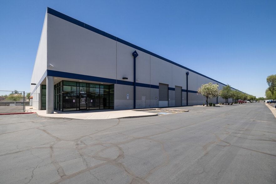 125 N 67th Ave, Phoenix, AZ à louer - Photo du bâtiment - Image 2 de 12