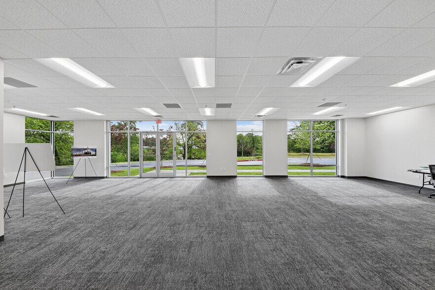 3945 Gilbert Rd, Atlanta, GA à louer - Photo du bâtiment - Image 3 de 14