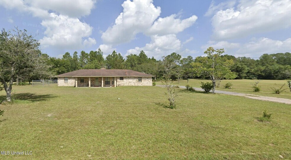 6316 Dobson Rd, Vancleave, MS à vendre - Photo du bâtiment - Image 2 de 7