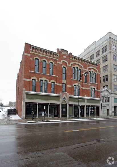 323-325 S Main St, Akron, OH à louer - Photo du bâtiment - Image 2 de 12