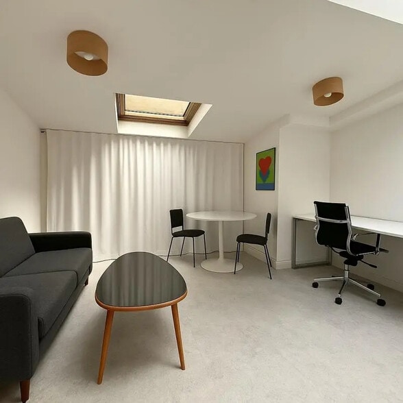 Office in Paris for lease - Interior Photo - Image 2 of 7