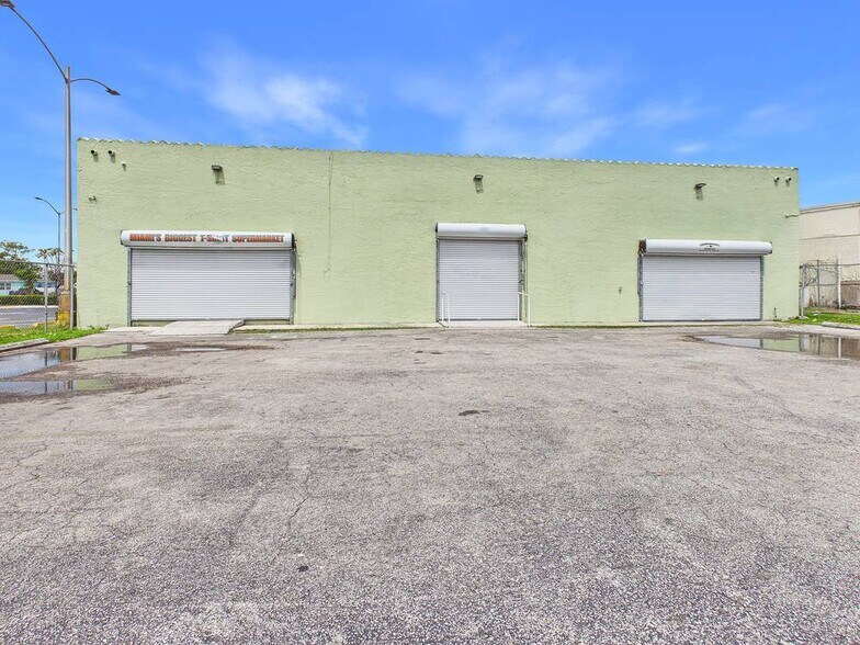 3221 NW 79th St, Miami, FL à louer - Photo principale - Image 1 de 9