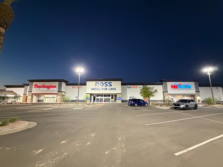2055 N Alma School Rd, Chandler, AZ for lease - Building Photo - Image 2 of 43