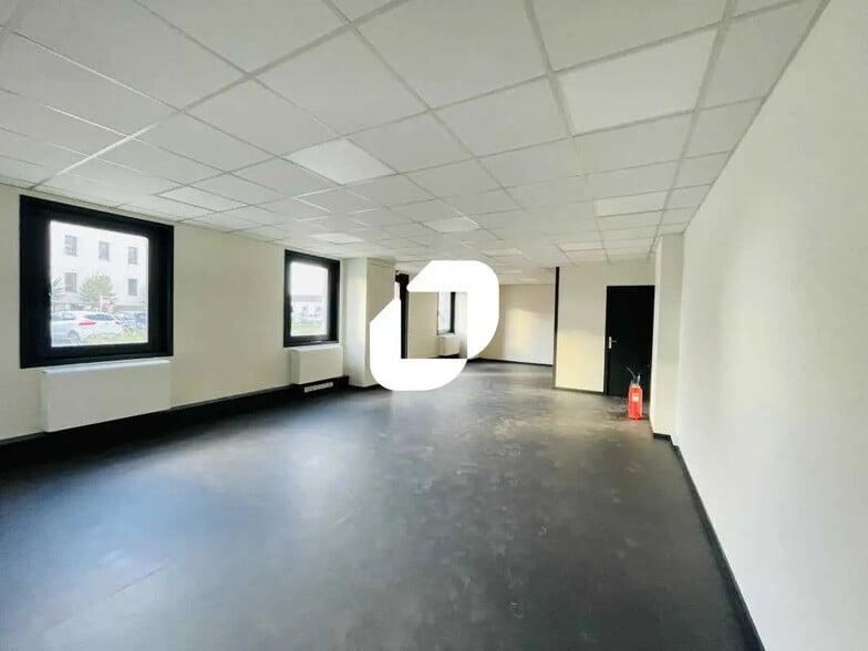 11-13 Chemin De L'Industrie, Dardilly for lease - Building Photo - Image 3 of 16