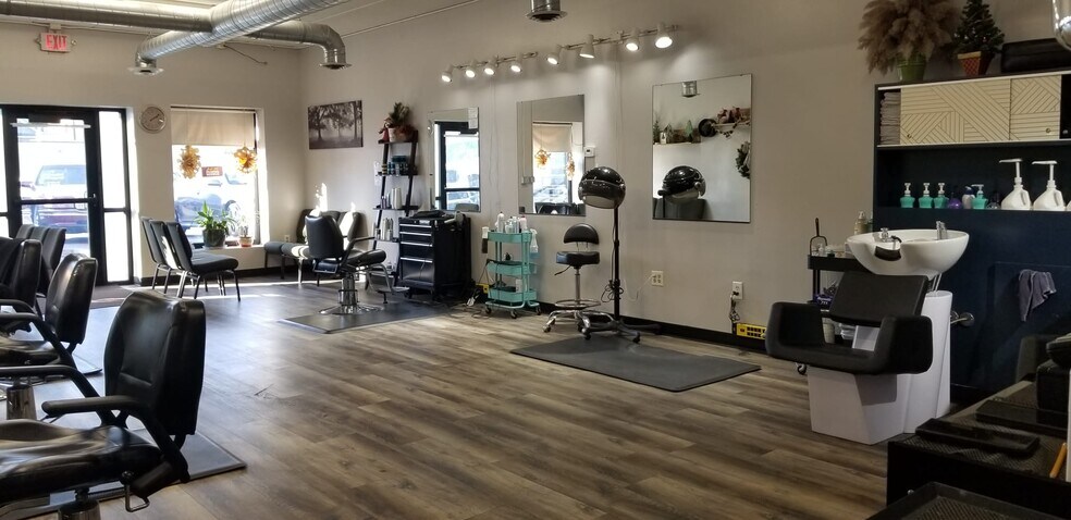 712 University Ave W, Saint Paul, MN for lease - Interior Photo - Image 1 of 6