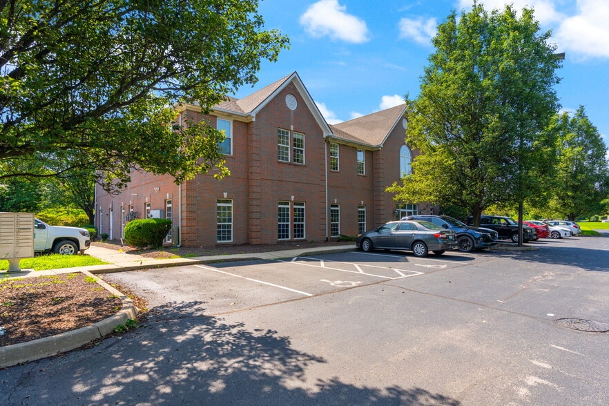 3240 Office Pointe Pl, Louisville, KY for sale - Building Photo - Image 1 of 63