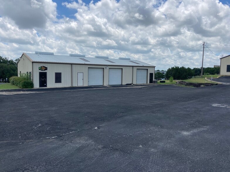 9221 Highway 290 W, Austin, TX à louer - Photo du bâtiment - Image 3 de 6