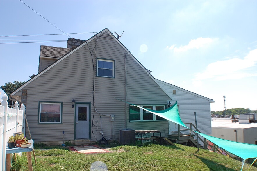 1835 Delmar Dr, Folcroft, PA for lease - Building Photo - Image 2 of 27