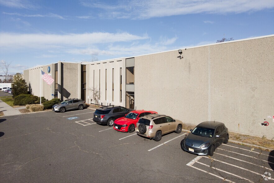 137-141 W Commercial Ave, Moonachie, NJ à louer - Photo du bâtiment - Image 3 de 10
