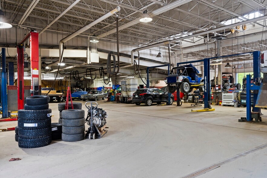 166 W Main St, Hillsborough, NH for sale - Building Photo - Image 2 of 39