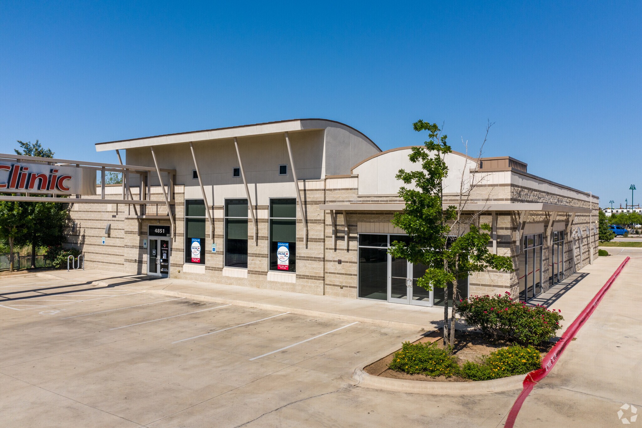 4851 N Interstate 35, Round Rock, TX à louer Photo du bâtiment- Image 1 de 5