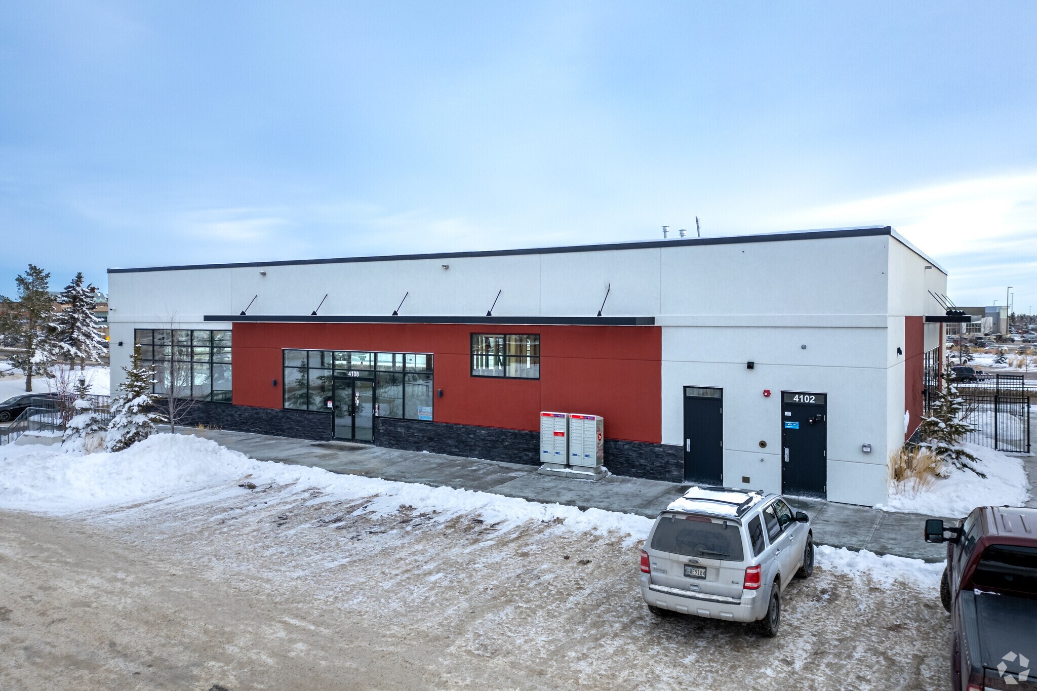 2255 32 St NE, Calgary, AB à vendre Photo principale- Image 1 de 1