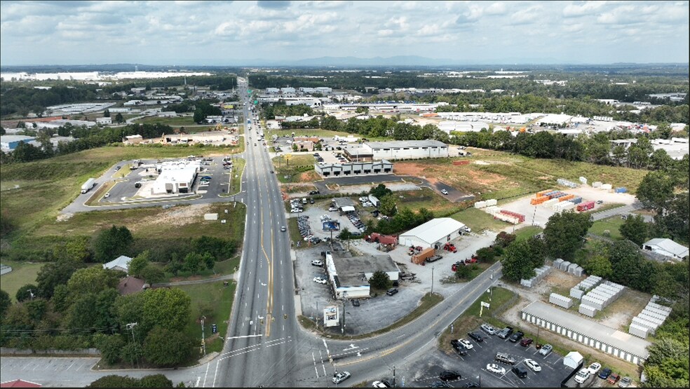 1985 S Carolina 101, Greer, SC à louer - Photo du bâtiment - Image 3 de 7
