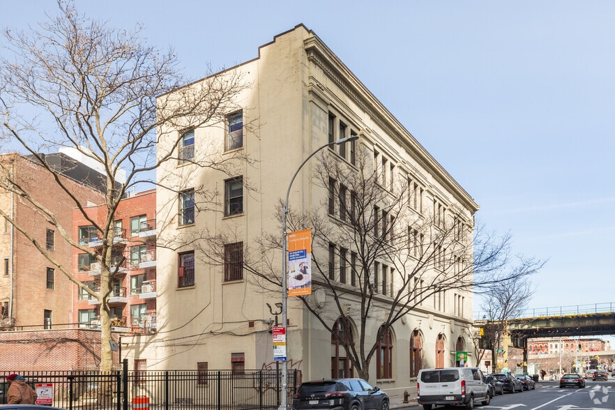 256-260 Broadway, Brooklyn, NY for lease - Building Photo - Image 2 of 2