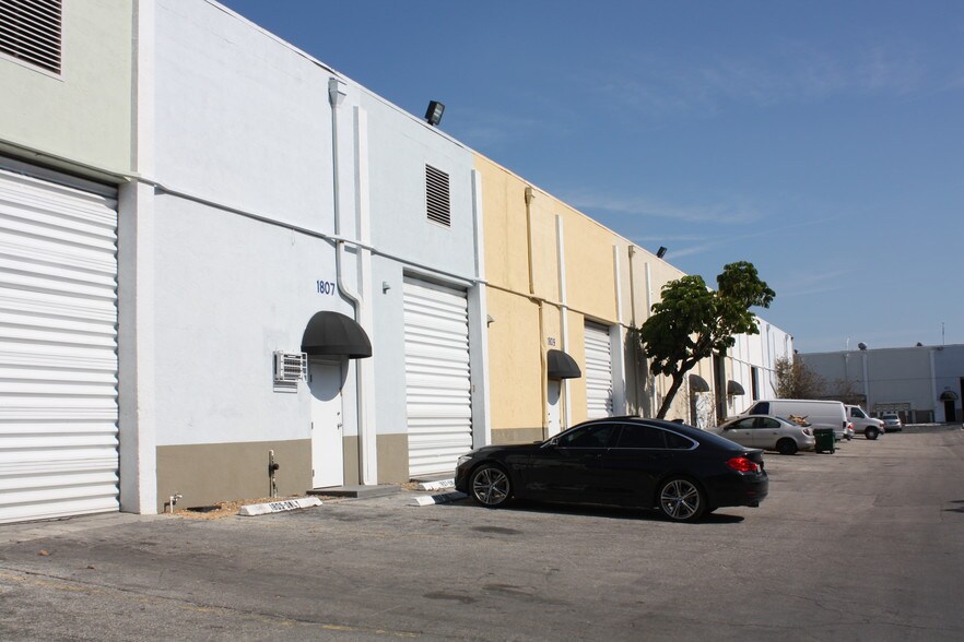 1805-1815 SW 31st Ave, Pembroke Park, FL à louer - Photo du bâtiment - Image 3 de 10