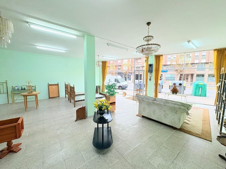 Avenida de Portugal, 101, Ponferrada, León for sale - Interior Photo - Image 3 of 43