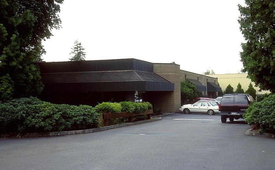 1721 132nd Ave NE, Bellevue, WA à louer - Photo du bâtiment - Image 3 de 5