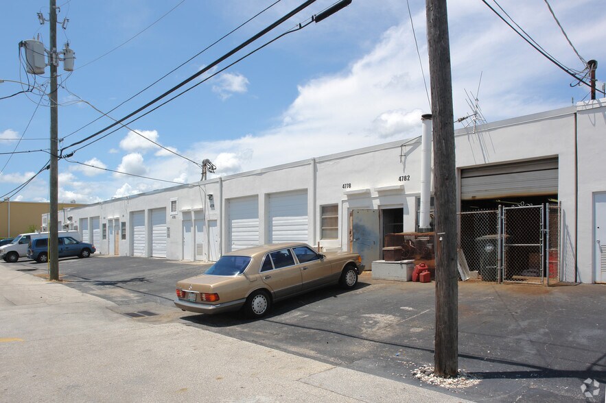 4750-4782 NE 10th Ave, Oakland Park, FL à vendre - Photo du bâtiment - Image 3 de 4