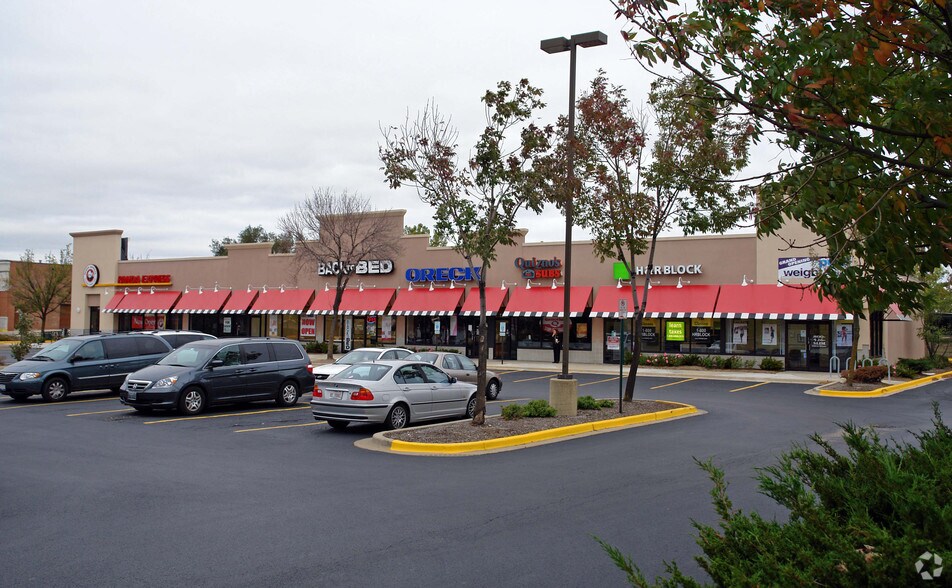 100-130 E Golf Rd, Schaumburg, IL à louer - Photo du bâtiment - Image 2 de 5