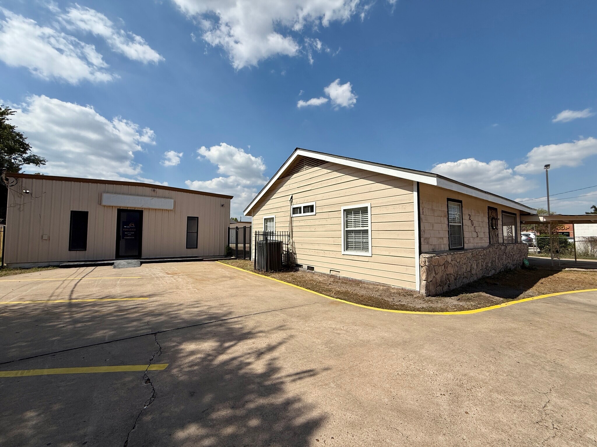 2013 Blalock Rd, Houston, TX à louer Photo du bâtiment- Image 1 de 25