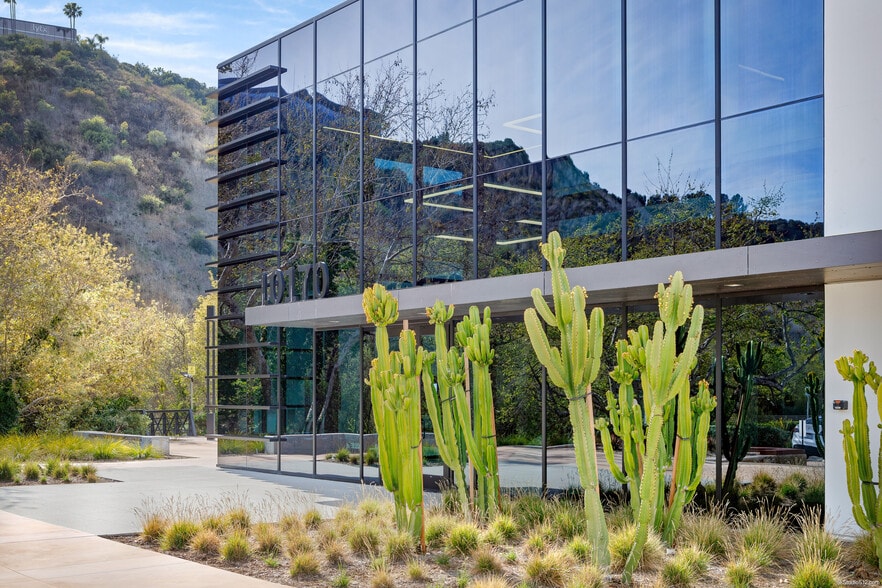 10170 Sorrento Valley Rd, San Diego, CA for lease - Primary Photo - Image 1 of 6