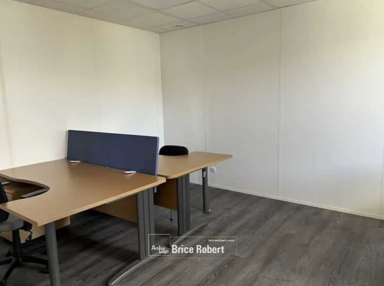 Flex in Saint-Fons for lease - Interior Photo - Image 3 of 8