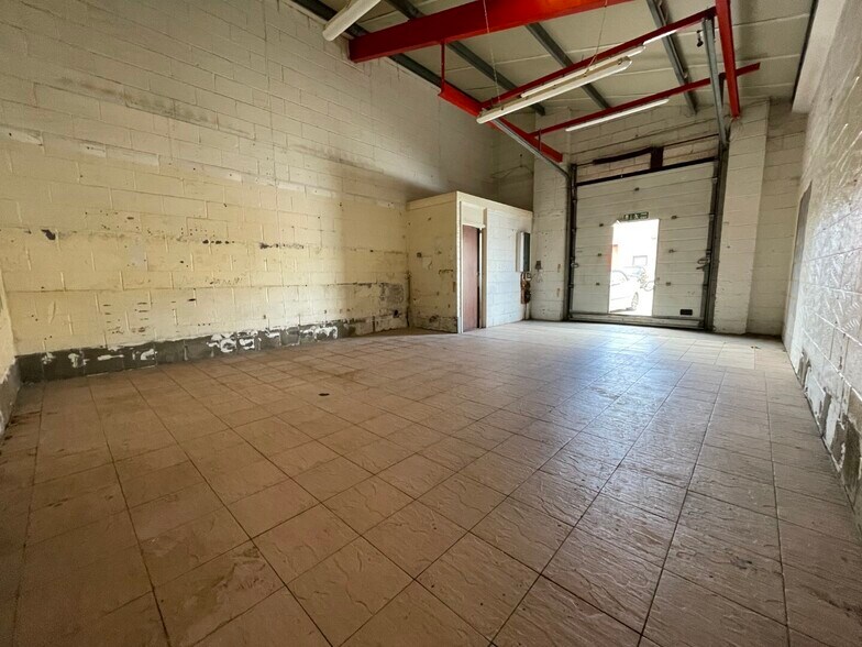 Ellingham Way, Ashford à louer - Photo du bâtiment - Image 2 de 3