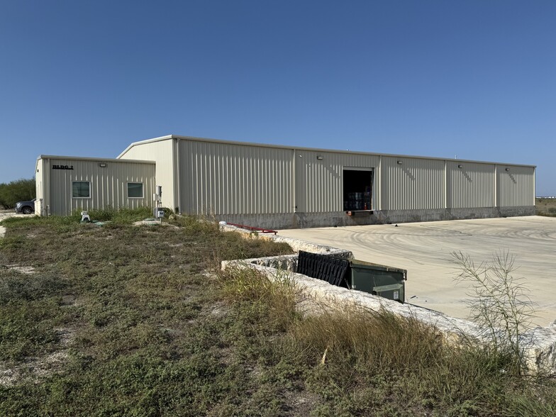 6750 S Old Bastrop Hwy, San Marcos, TX for lease - Building Photo - Image 2 of 8
