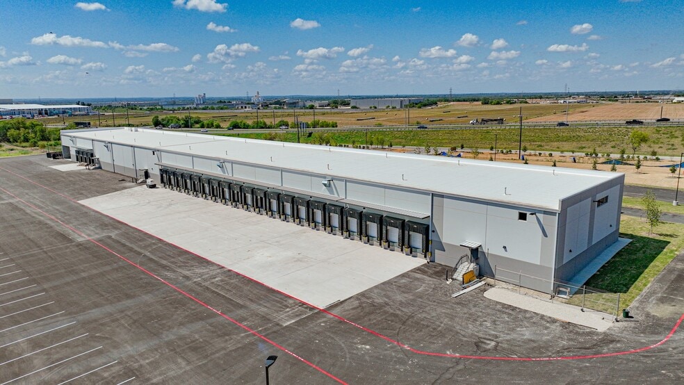 9502 SW Loop 410, San Antonio, TX for lease - Building Photo - Image 2 of 11