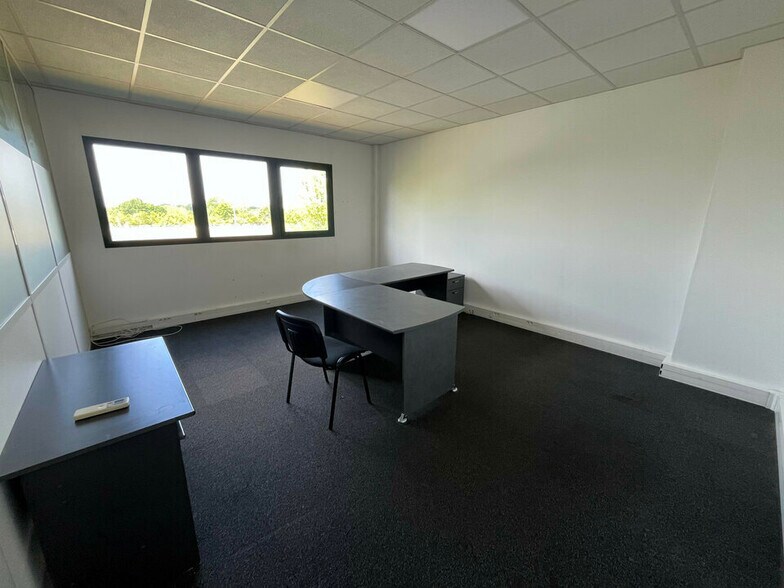 Bureau dans Bussy-Saint-Martin à louer - Photo intérieure - Image 2 de 5
