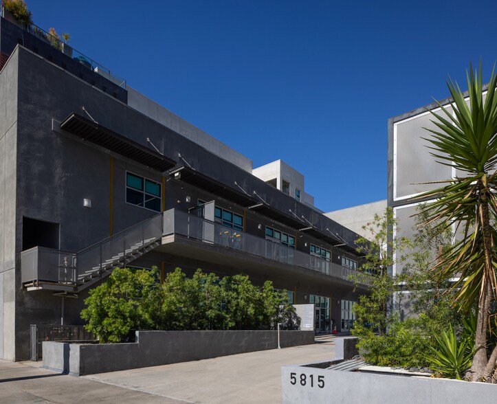 5815-5825 W Sunset Blvd, Hollywood, CA à louer - Photo du bâtiment - Image 2 de 24