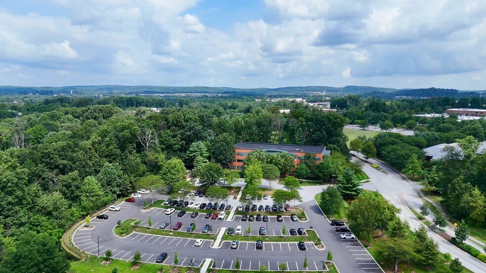 690 Stockton Dr, Exton, PA à louer - Vidéo sur l’inscription commerciale - Image 2 de 78