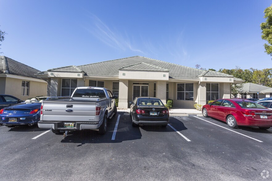 5400 Park Central Ct, Naples, FL à vendre - Photo du bâtiment - Image 2 de 3