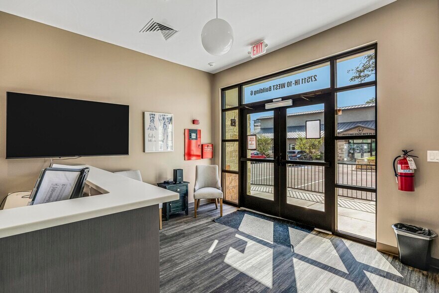 27511 Interstate 10, Boerne, TX à vendre - Photo du bâtiment - Image 3 de 12