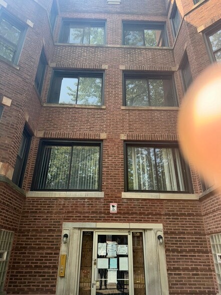 7530 S Phillips Ave, Chicago, IL for sale - Building Photo - Image 3 of 27