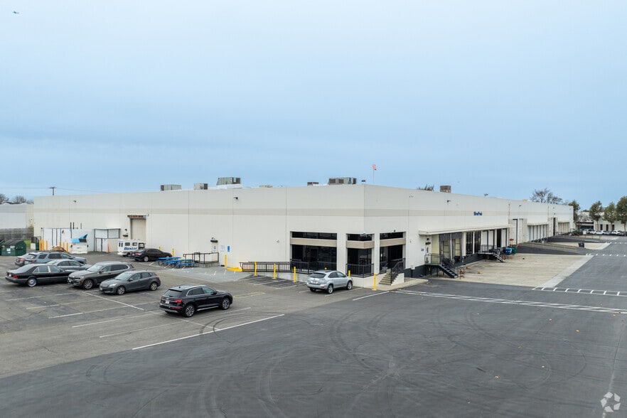 21053-21075 Alexander Ct, Hayward, CA for lease - Building Photo - Image 3 of 6