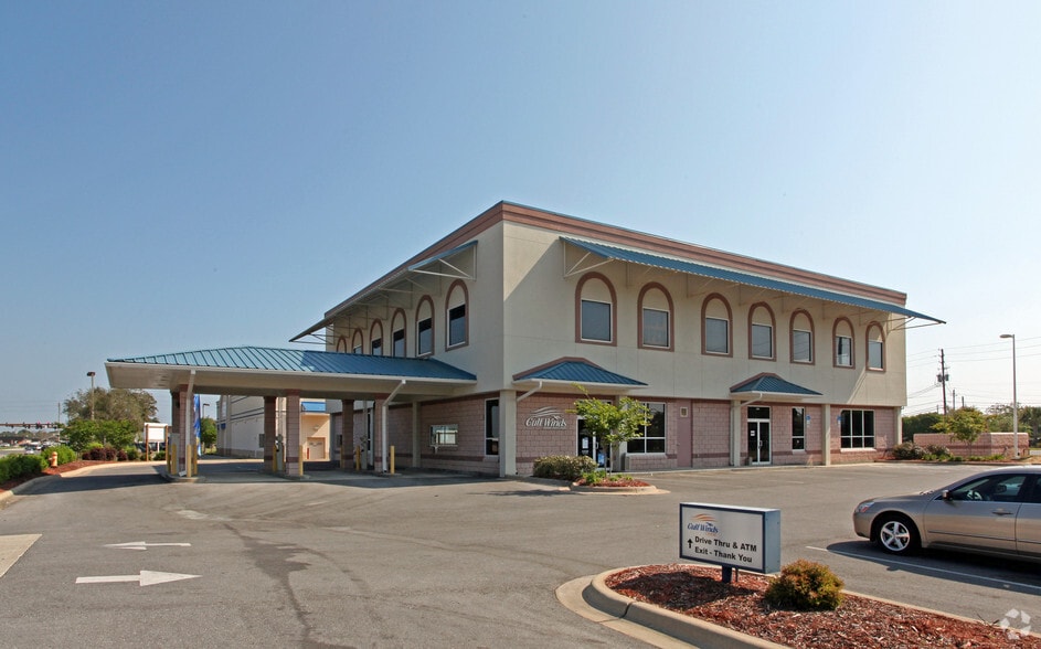 1300 Shoreline Dr, Gulf Breeze, FL à louer - Photo du bâtiment - Image 2 de 15