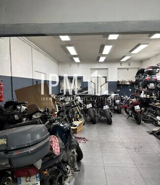 Plus de détails pour Multi-résidentiel à vendre