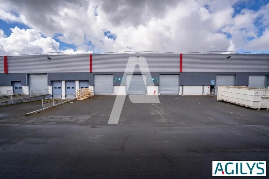Industrial in  for lease - Building Photo - Image 3 of 10