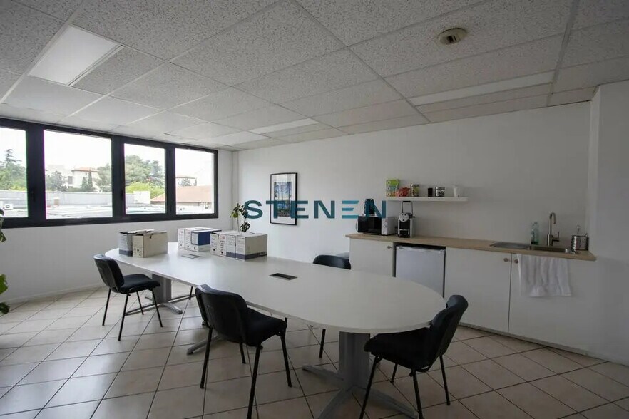 Office in Aix-en-Provence for lease - Interior Photo - Image 2 of 8