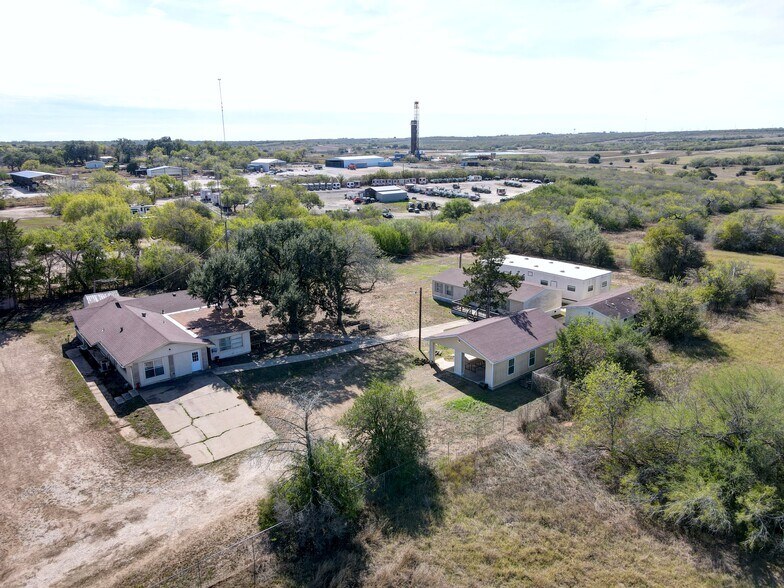 298 State Highway 239, Kenedy, TX à vendre - Photo du bâtiment - Image 3 de 33