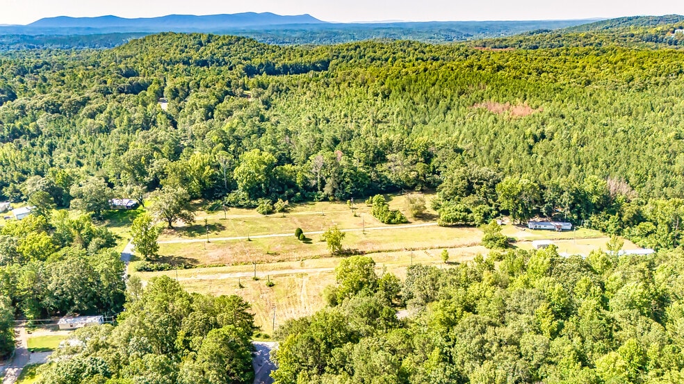 830 Mountain View Rd, Talladega, AL for sale - Primary Photo - Image 1 of 5